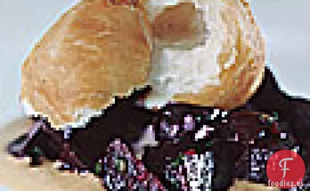 Ensalada de Remolacha con Mantequilla de Almendras y Bomboloni de Gorgonzola