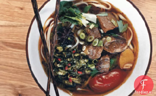 Sopa de Fideos de Res de Sichuan con Verduras de Mostaza en Escabeche