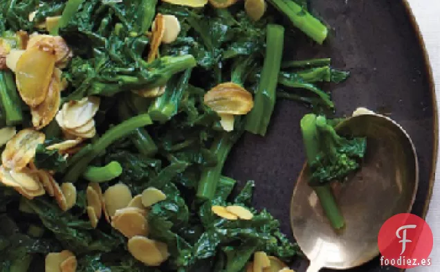 Brócoli Rabe con Ajo y Almendras
