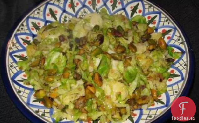 Coles de Bruselas Salteadas Con Limón y Pistachos
