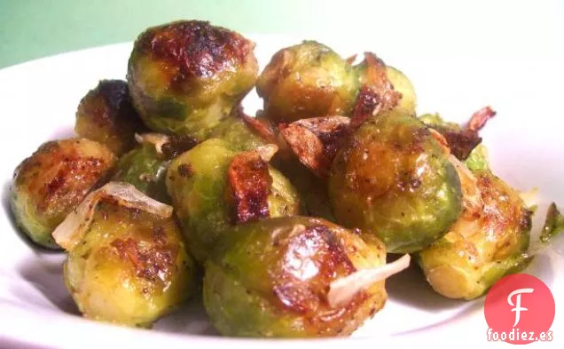 Coles de Bruselas Asadas y Cebollas Rojas