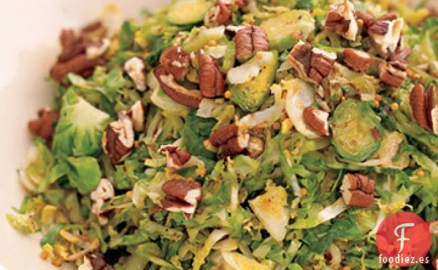 Coles de Bruselas Ralladas con Nueces Pecanas y Semillas de Mostaza