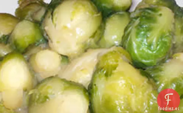 Zanahorias Pequeñas Y Coles De Bruselas Glaseadas Con Azúcar Morena y Pimienta