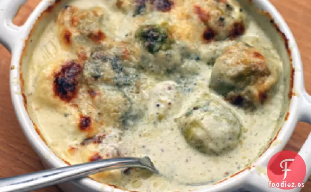 Cremosas Coles de Bruselas Gratinadas con Queso Azul
