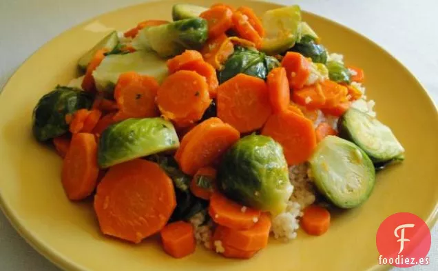 Coles de Bruselas Con Tocino, Pistachos y Vinagre Balsámico