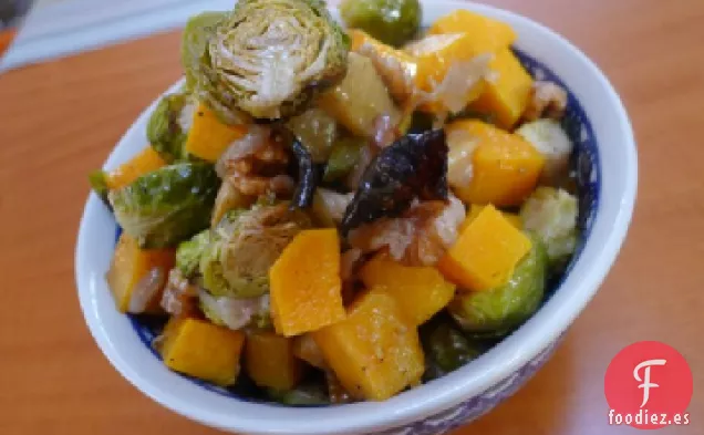Las Coles de Bruselas Asadas de los Vegetarianos Ocasionales, la Calabaza y la Manzana con Nueces Confitadas