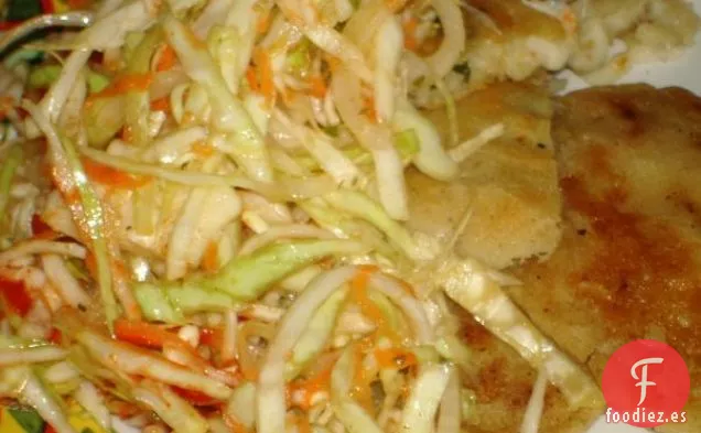 Pollo Salteado Con Pimientos y Col Blanca