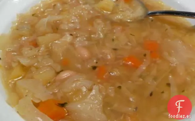 Sopa Francesa de Frijoles Blancos y Repollo