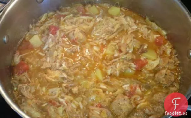 Sopa de Salchichas Picantes y Repollo