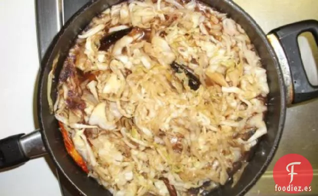 Repollo verde deslizado con vinagre
