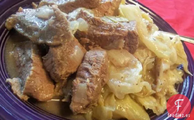 Carne de res y col al estilo holandés (Olla de barro)