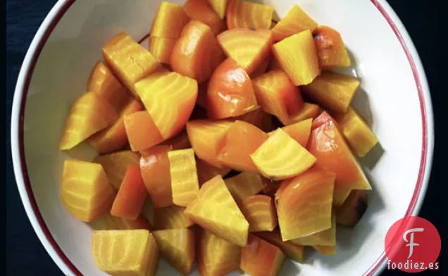 Ensalada De Orzo Caliente Con Remolacha y Crema Fresca