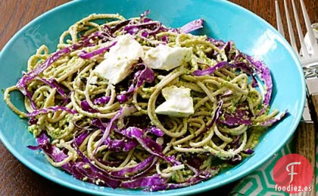 Ensalada Fría de Soba y Queso Feta con Pesto de Edamame