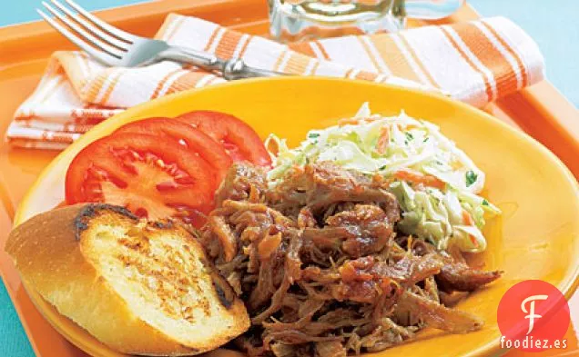 Cerdo Desmenuzado con Ensalada de Col