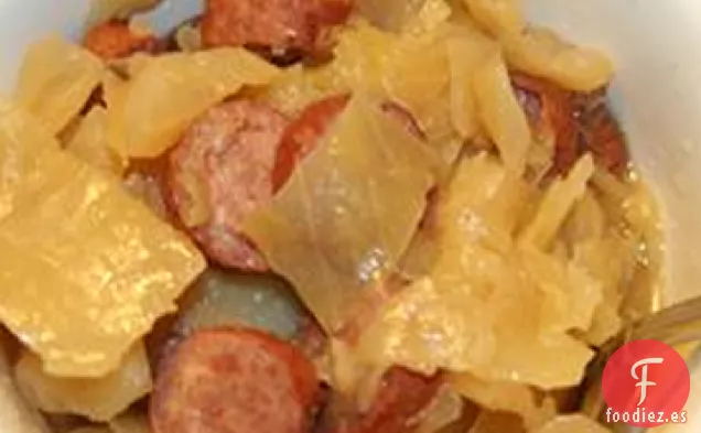 Cena de Kielbasa de Repollo