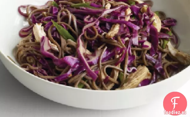 Ensalada de Fideos Soba con Pollo y Cebolletas