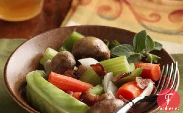 Sartén Pierogies, Kielbasa y Guiso de Repollo