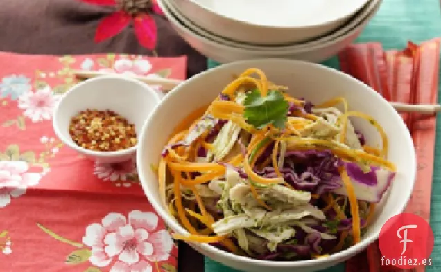 Ensalada Asiática de Pollo y Repollo