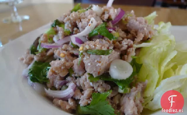 Ensalada de Pollo Larb Gai - Thai