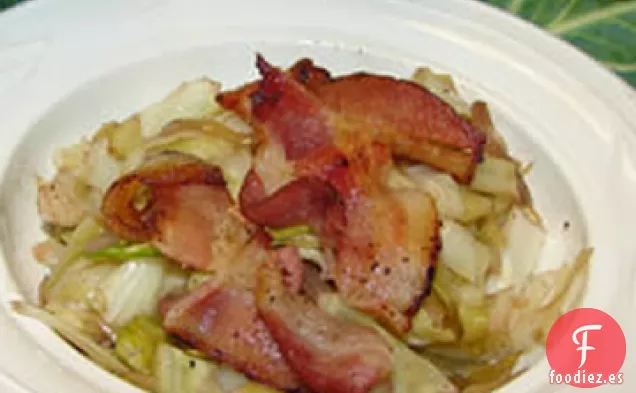 Ensalada de Col Marchita con Tocino