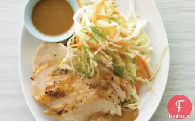 Pollo con Cacahuete y Repollo