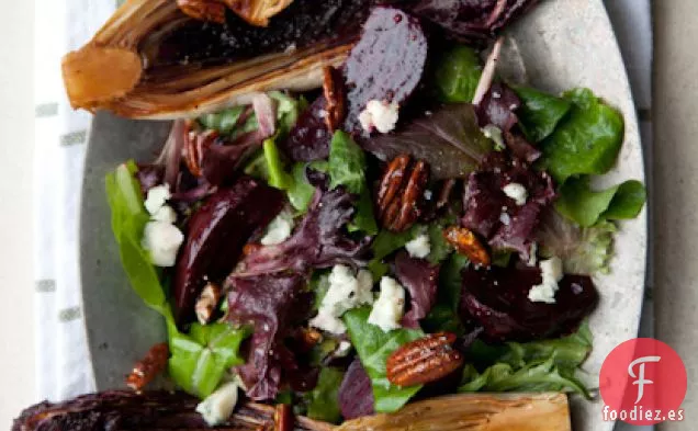 Ensalada De Verduras Amargas A La Parrilla Con Remolacha Asada, Nueces Con Especias &