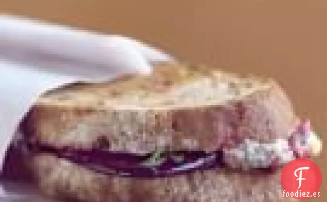 Panini De Remolacha Tostada, Gorgonzola Y Nuez