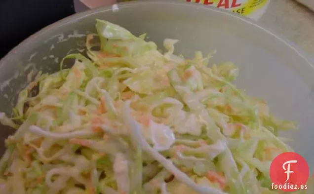 Ensalada de Col De Confeti con Bajo Contenido de Carbohidratos, Increíblemente Fácil y Cremosa de Linda