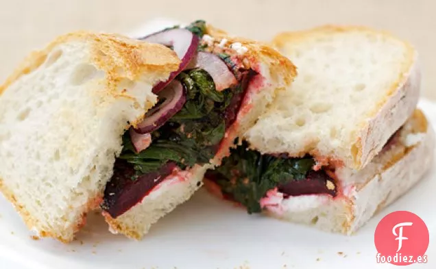 Sándwiches De Remolacha Asada Y Queso De Cabra
