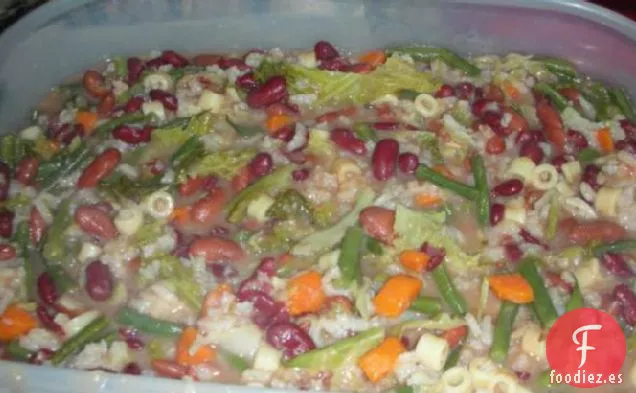 Sopa Rápida De Frijoles Con Col De Saboya