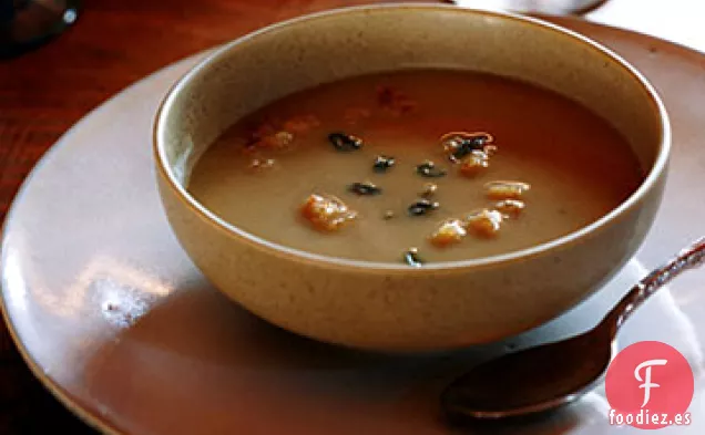 Sopa de Castañas con Crutones de Salvia de Masa Madre