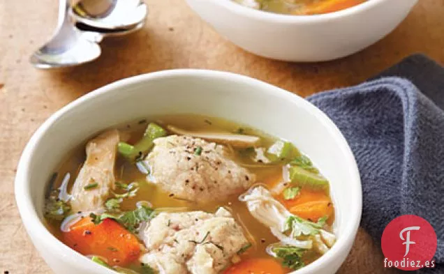 Sopa de Bolas de Pollo y Matzo