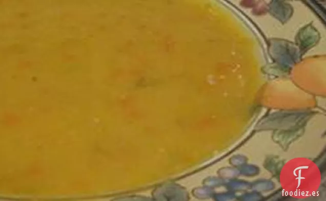 Sopa Amarilla de Guisantes y Salchichas