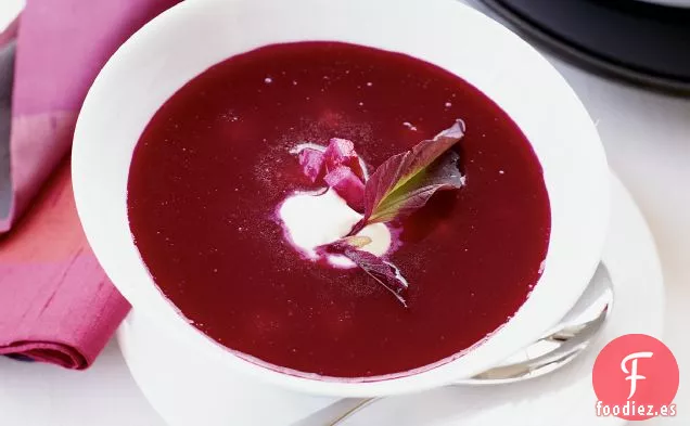 Sopa de Remolacha Aterciopelada