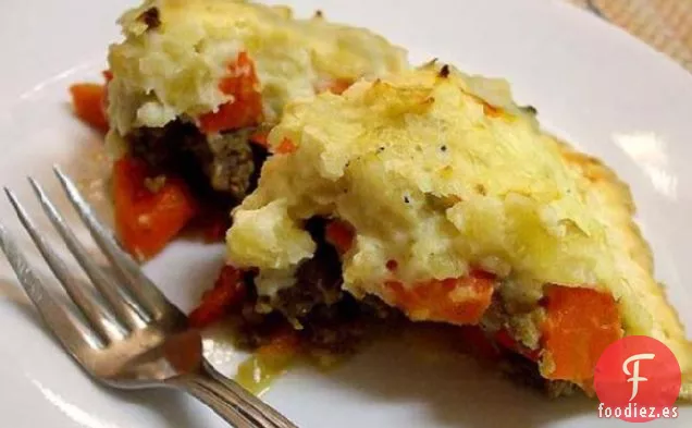 Pastel de Carne Molida y Salchichas (Cubierto con Pasteles o Papas)