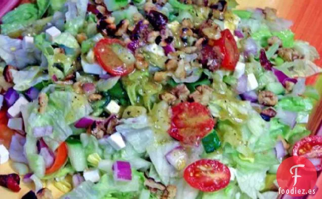 Ensalada Picada con Arándanos Secos y Salata de Ricotta