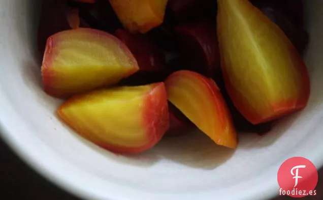 Ensalada De Remolacha Asada Con Puerros Encrespados Y Tocino