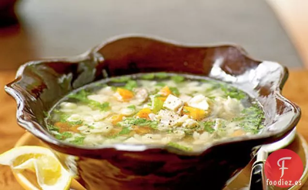 Sopa de Orzo de Pollo con Limón