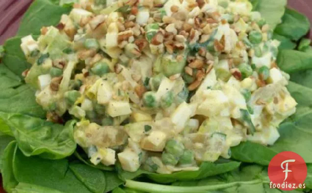 Ensalada de Huevo al Curry sobre Verduras