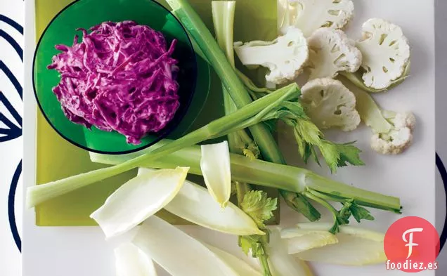 Salsa Cremosa de Remolacha con Crudités Blancos
