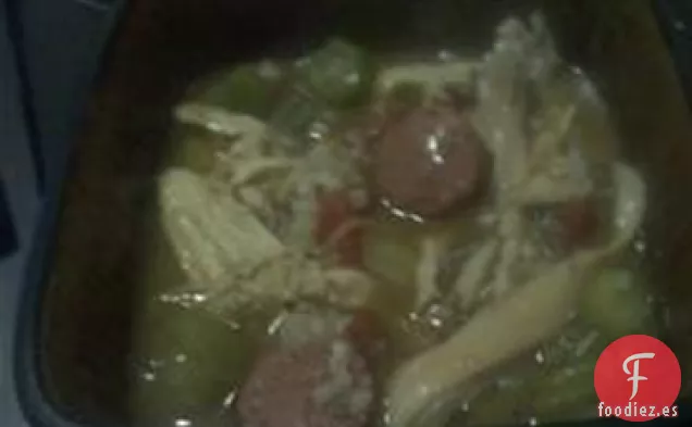 Mamá Los hizo Gumbo de Pollo y Salchicha