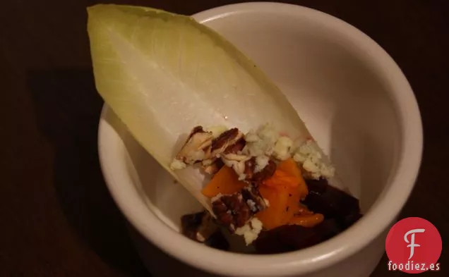 Barcos de Calabaza, Remolacha y Escarola de Queso Azul