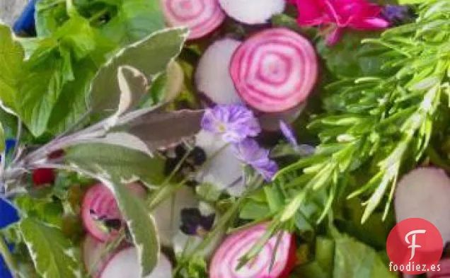 Ensalada Inglesa Isabelina de Hierbas y Flores Con Aderezo de Miel