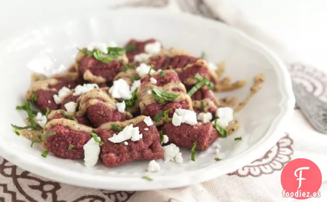 Ñoquis De Remolacha Con Salsa De Mostaza Y Queso De Cabra