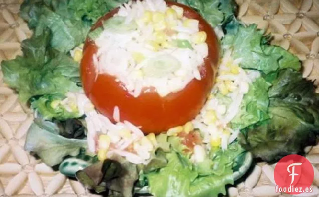 Ensalada de Orzo de Maíz en Cáscaras de Tomate