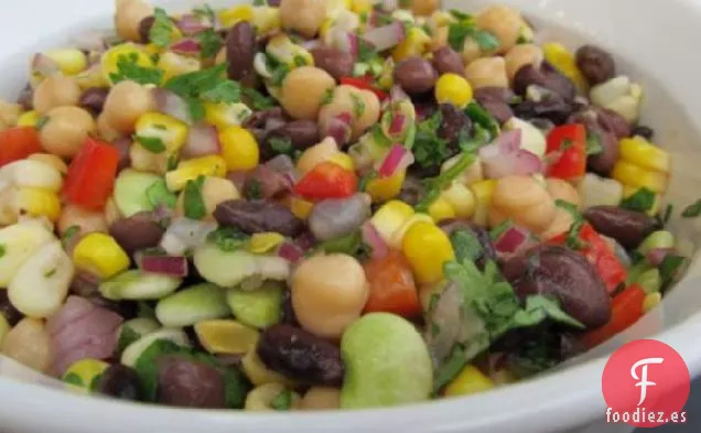 Ensalada Suroeste Con Maíz y Frijoles Negros