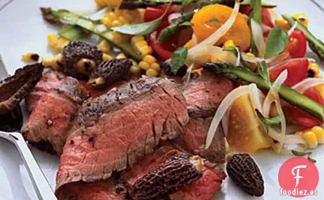 Bistec a la Parrilla con Ensalada de Maíz, Tomate y Espárragos