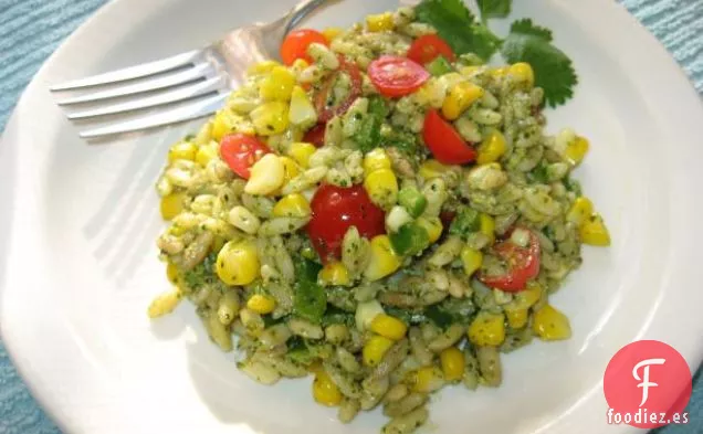 Ensalada de Verduras, Frijoles y Quinua Con Aderezo de Aguacate