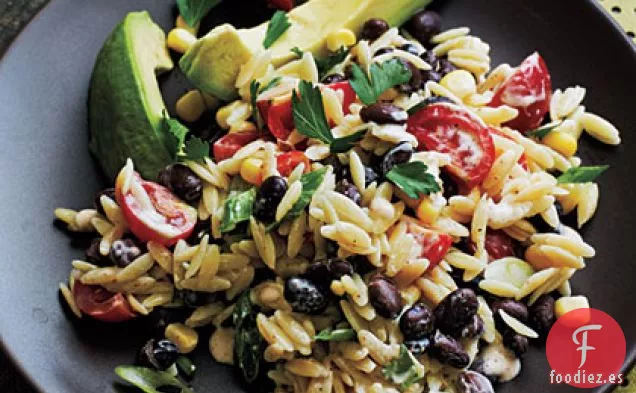 Ensalada de Orzo con Aderezo de Suero de Mantequilla Picante