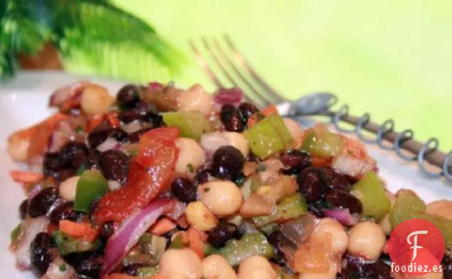 Ensalada de Frijoles Negros y Garbanzos